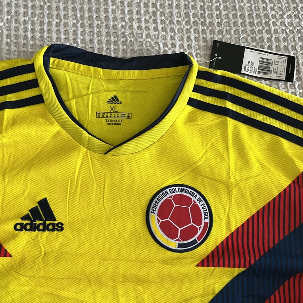 BNWT - FIFA World Cup - Colombia Home Football / Soccer Men’s Jersey - Adidas - Picture 2 of 7